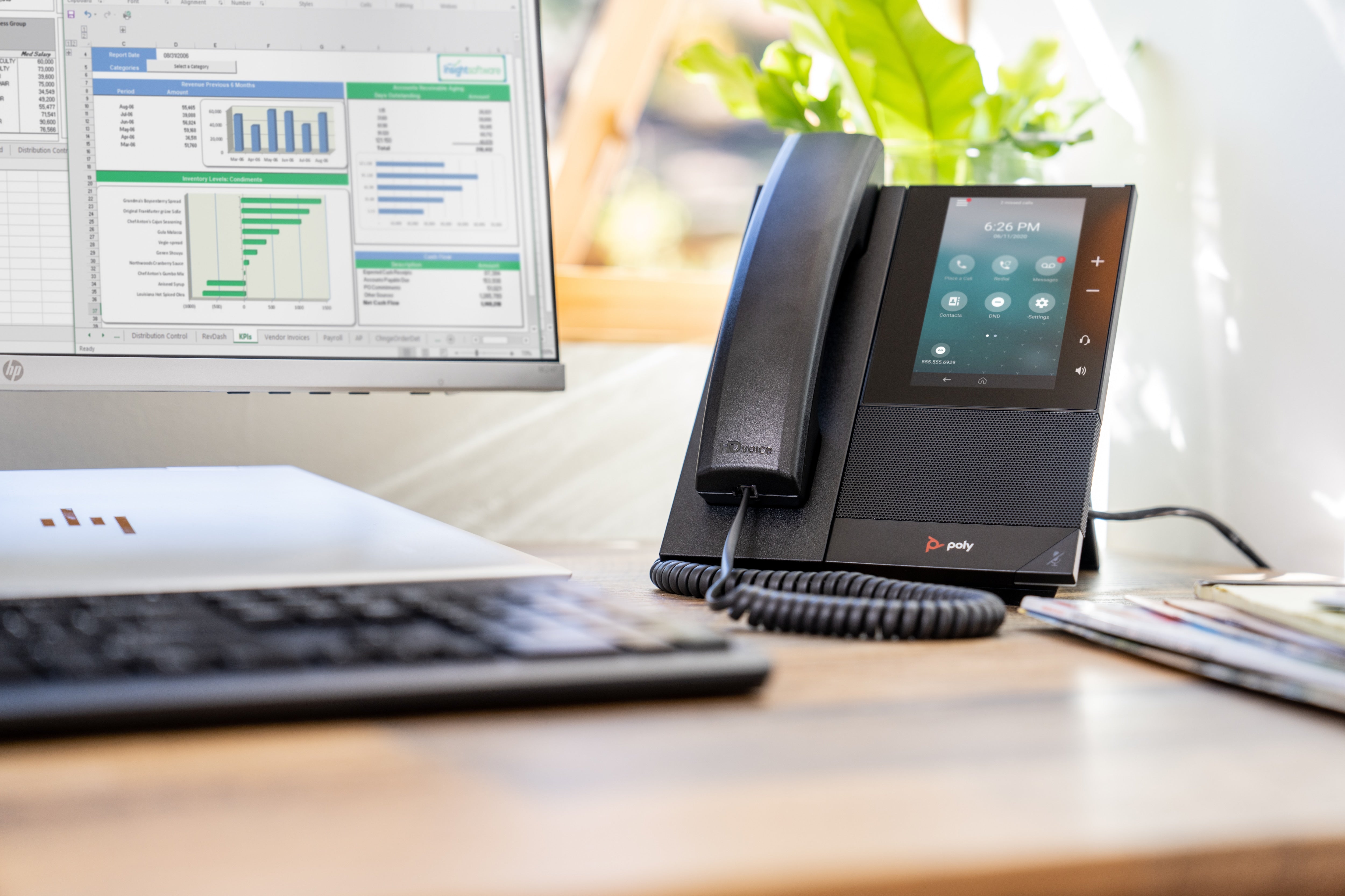 POLY Téléphone multimédia professionnel CCX 500 avec Open SIP et compatible PoE