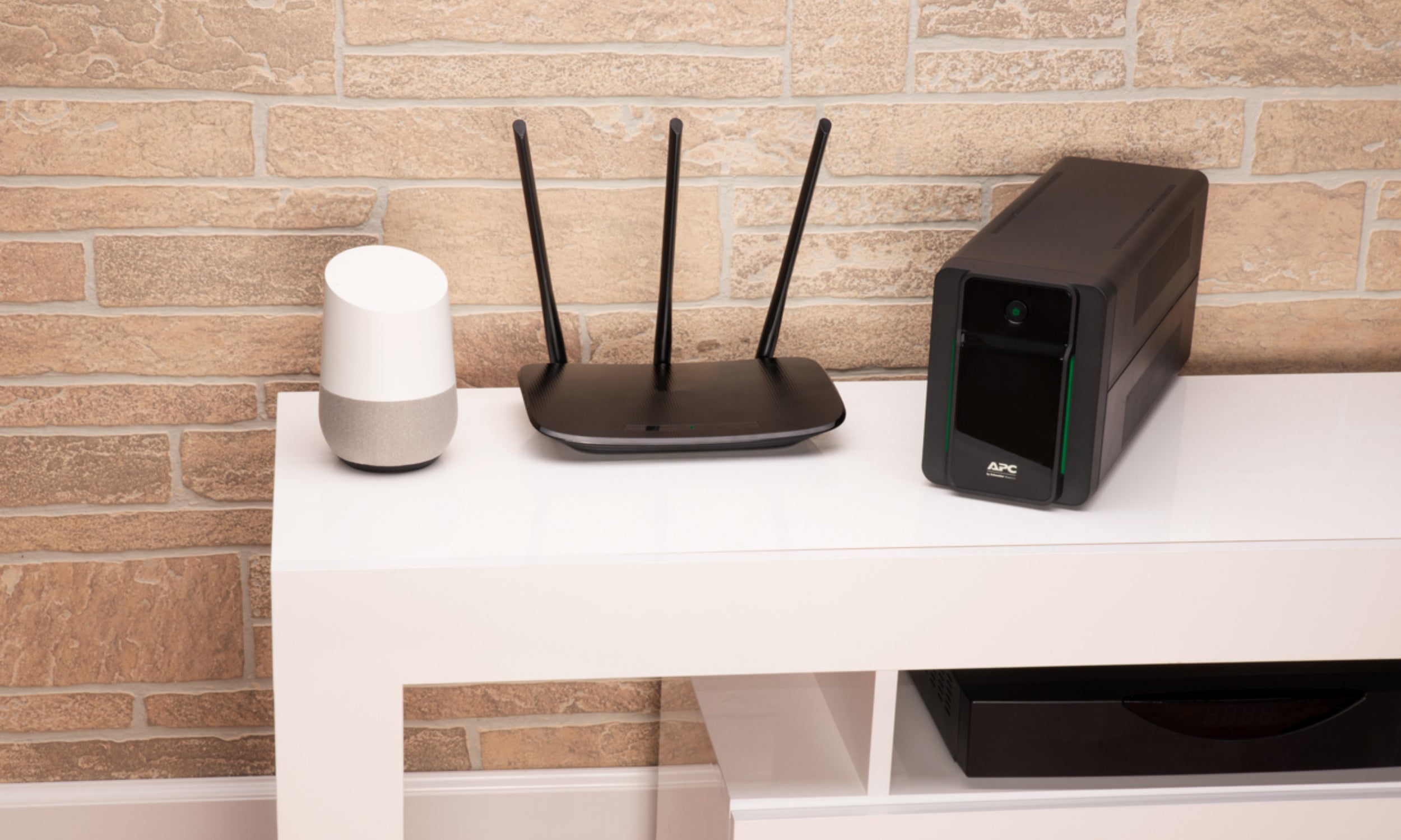 APC BackUPS BX - onduleur line-interactive - 2200VA, 230V - prises Françaises