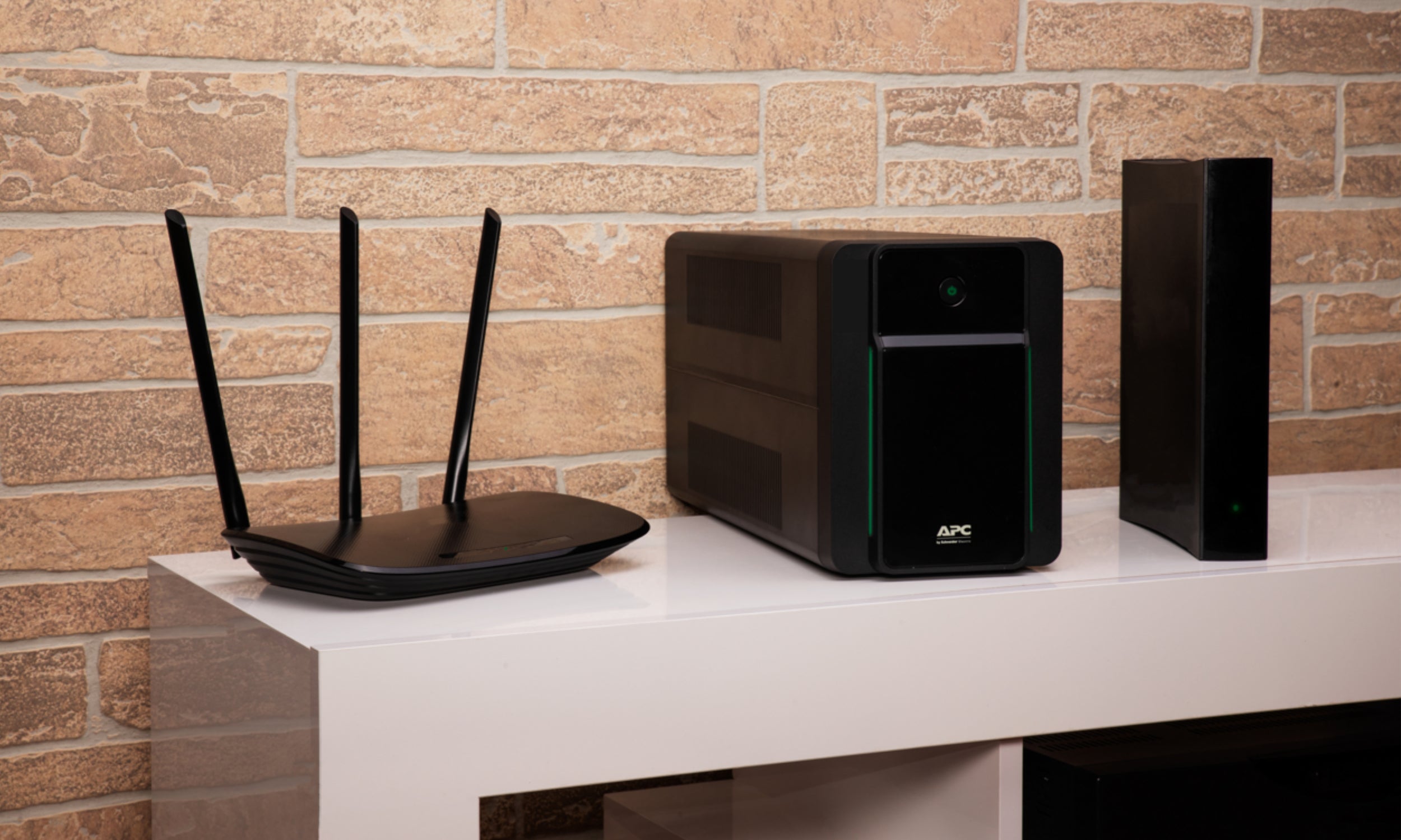 APC BackUPS BX - onduleur line-interactive - 2200VA, 230V - prises Schuko