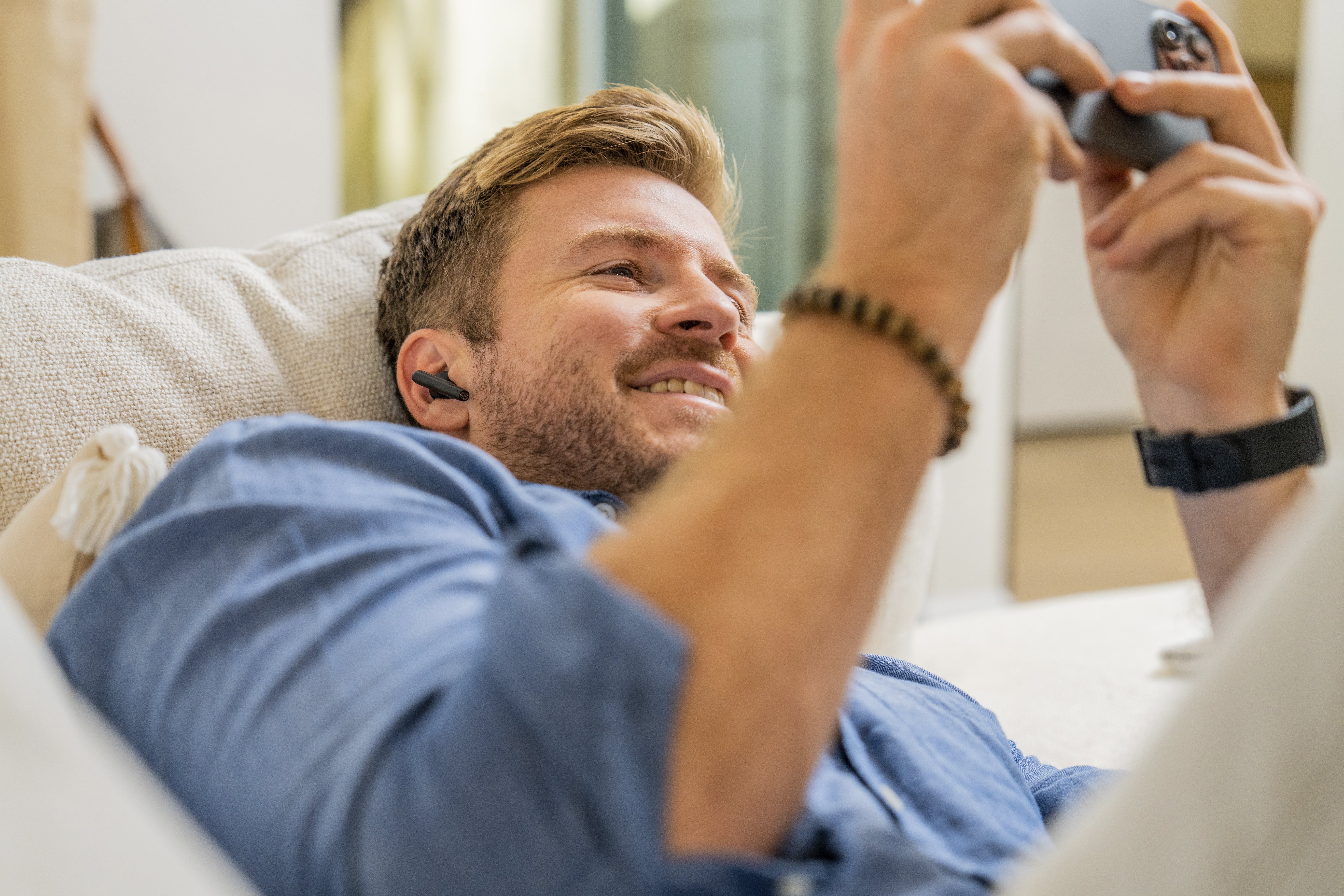 Poly Écouteurs noir charbon Voyager Free 60 UC +adaptateur USB-C BT700 + étui de charge de base